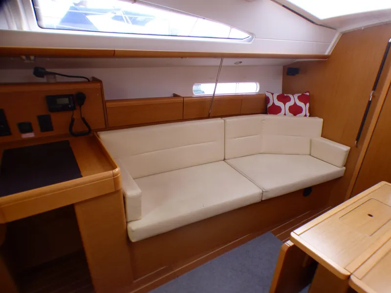 2011 Jeanneau 42 DS
