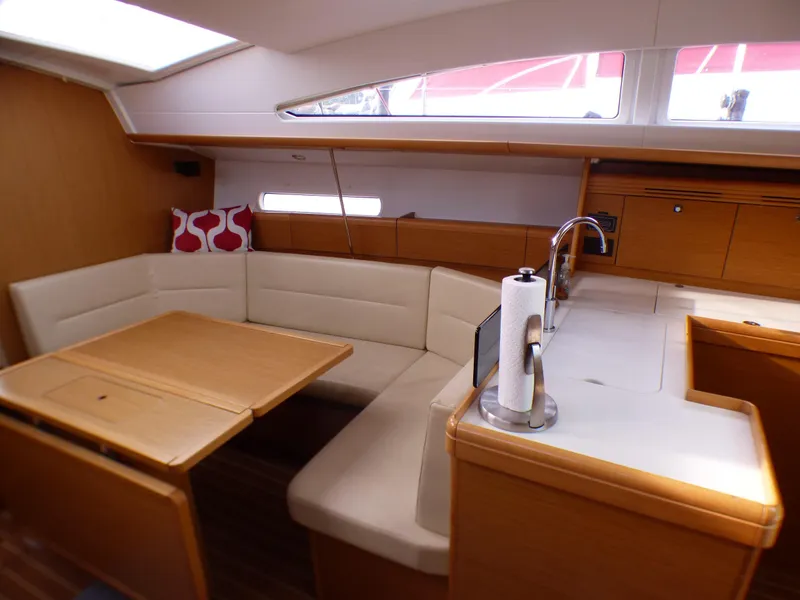2011 Jeanneau 42 DS