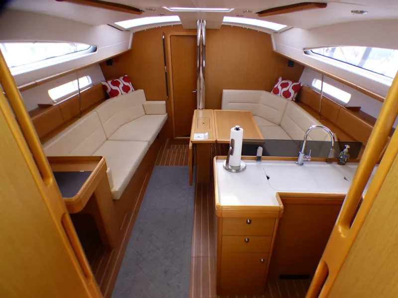 2011 Jeanneau 42 DS