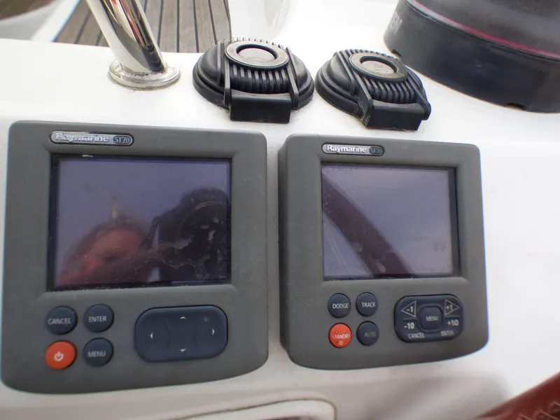 2011 Jeanneau 42 DS
