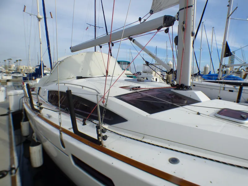 2011 Jeanneau 42 DS