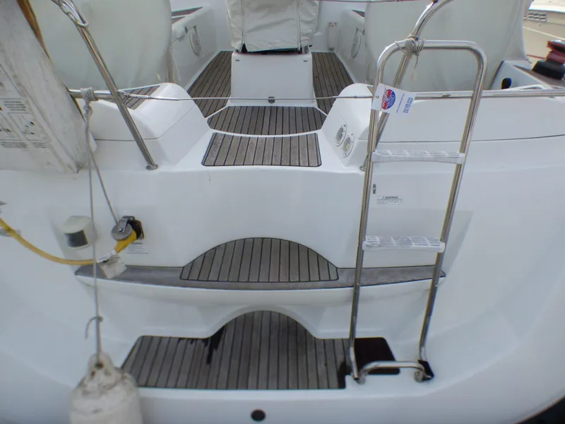 2011 Jeanneau 42 DS