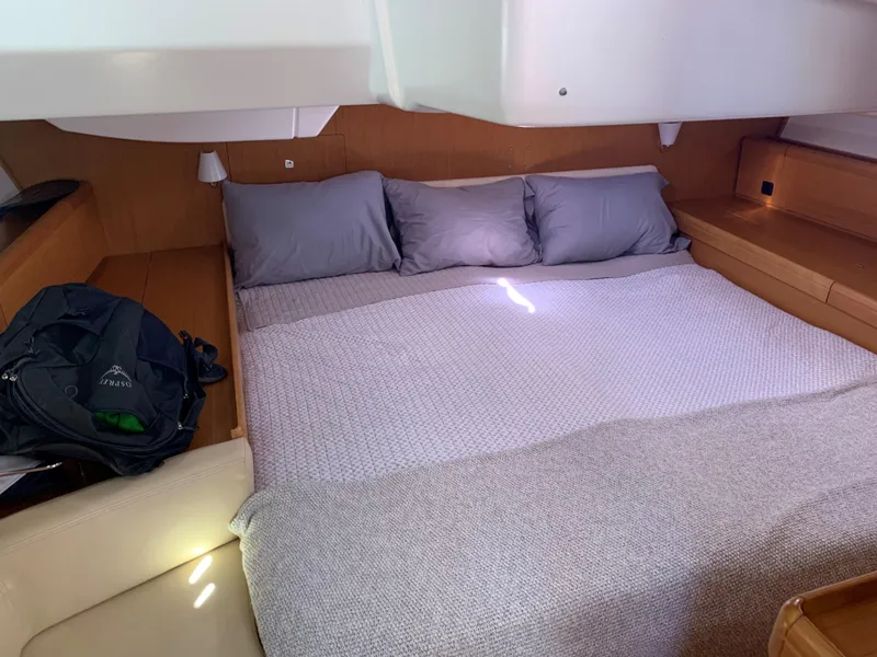 2011 Jeanneau 42 DS