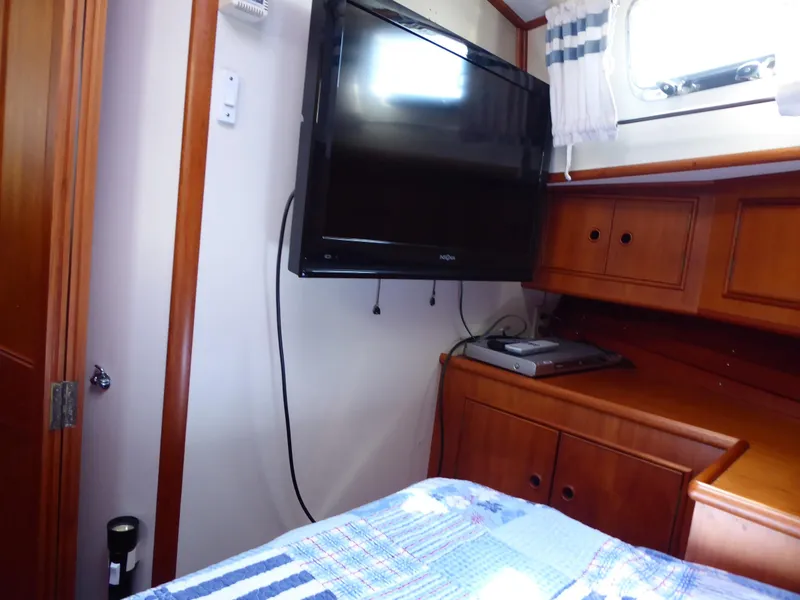 TV/DVD in V-Berth