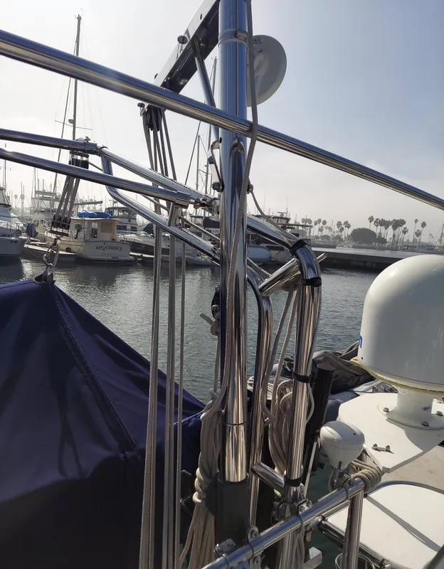 Engine Hoist on Davit for an Inflatable Motor