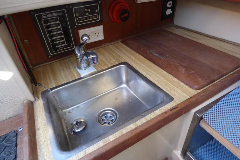 1984 Catalina 25 Standard Rig Sloop