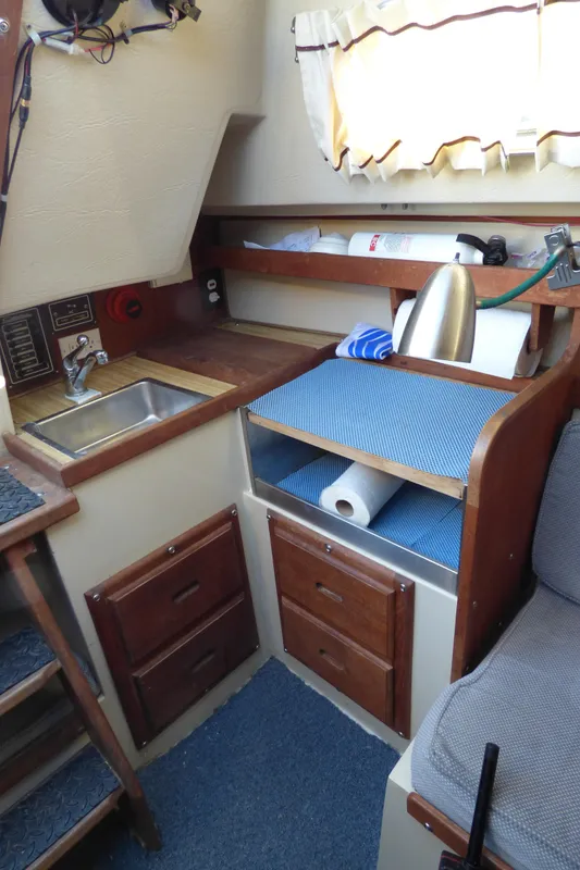 1984 Catalina 25 Standard Rig Sloop