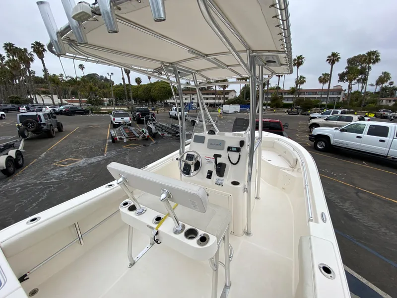 2018 Cobia 220