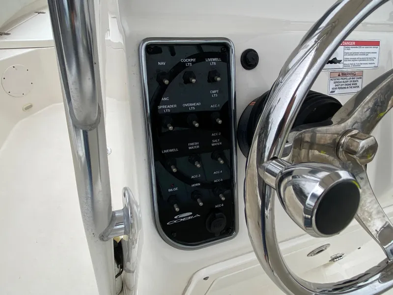 2018 Cobia 220