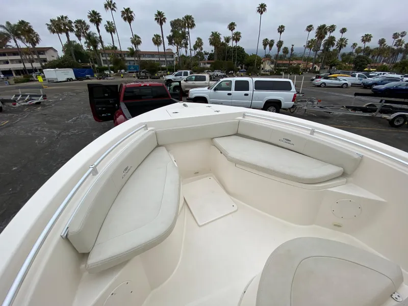 2018 Cobia 220