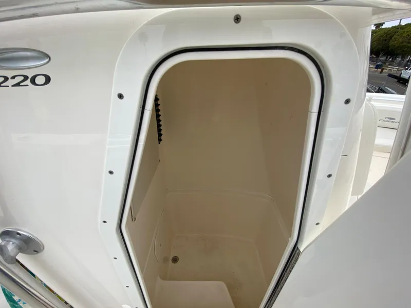 2018 Cobia 220