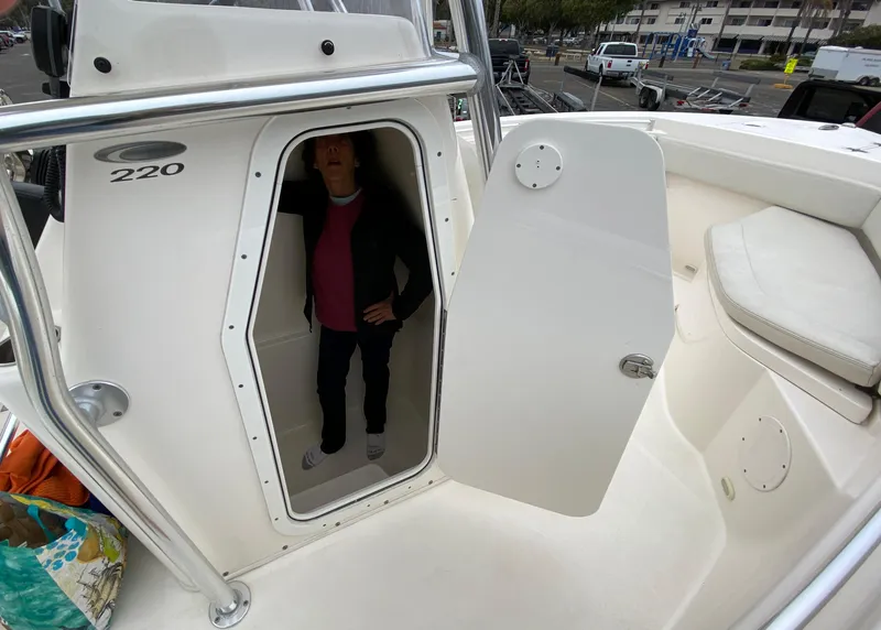 2018 Cobia 220