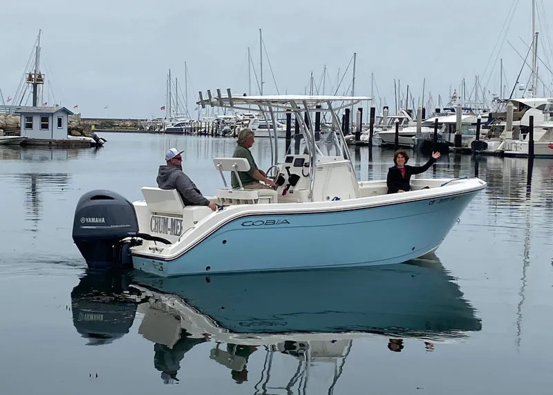 2018 Cobia 220