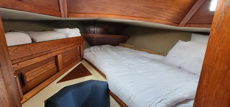 1990 Pacific Seacraft Crealock 37 Cutter