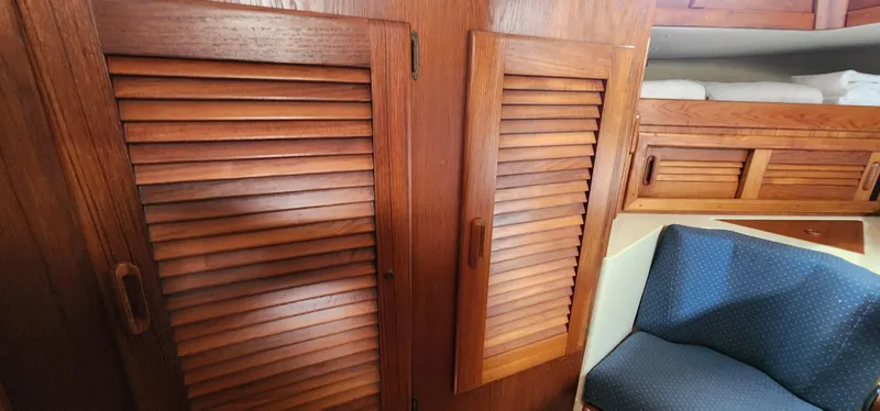 1990 Pacific Seacraft Crealock 37 Cutter