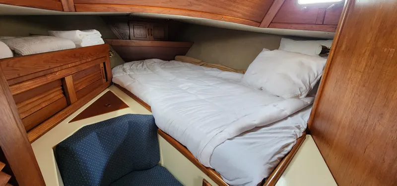 1990 Pacific Seacraft Crealock 37 Cutter