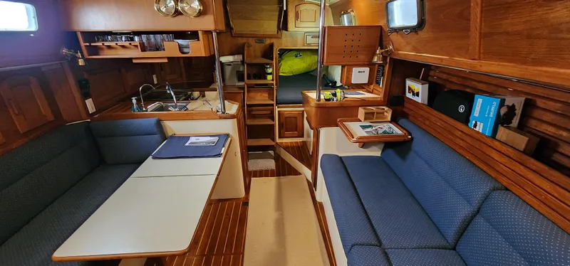 1990 Pacific Seacraft Crealock 37 Cutter
