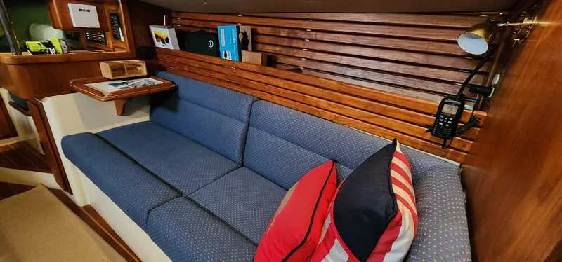 1990 Pacific Seacraft Crealock 37 Cutter