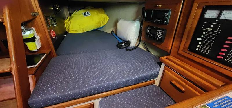 1990 Pacific Seacraft Crealock 37 Cutter