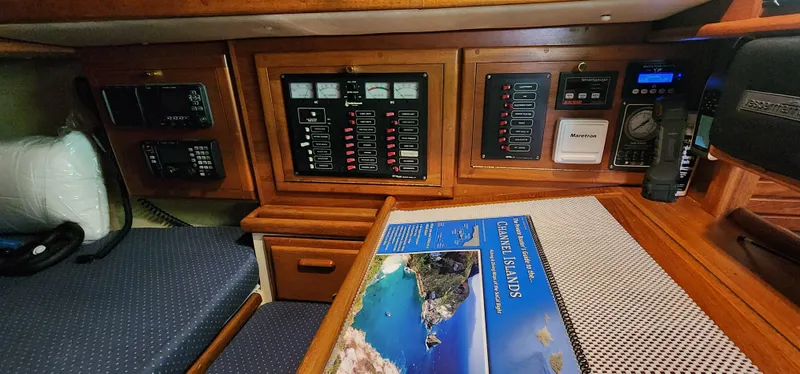 1990 Pacific Seacraft Crealock 37 Cutter