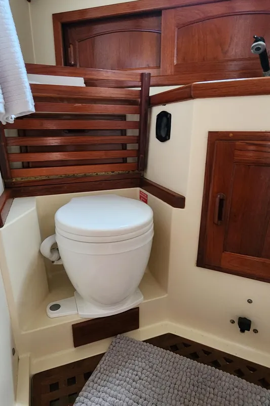 1990 Pacific Seacraft Crealock 37 Cutter