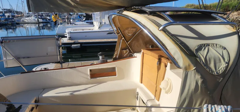 1990 Pacific Seacraft Crealock 37 Cutter