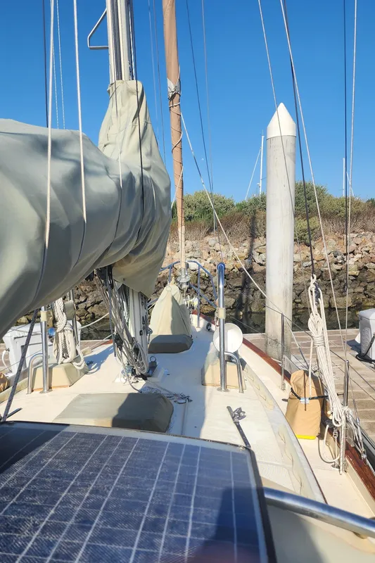 1990 Pacific Seacraft Crealock 37 Cutter