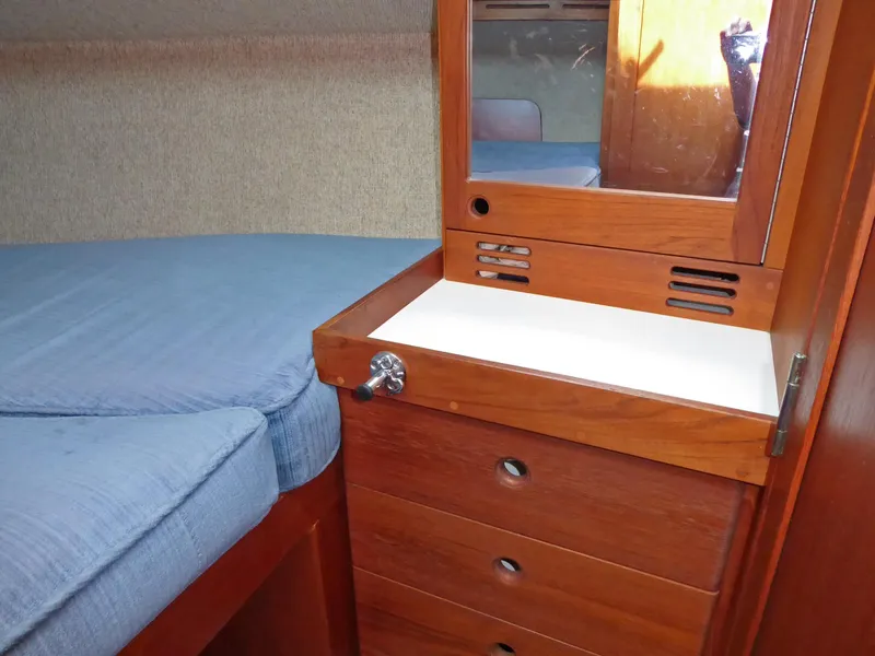 Vanity aft berth