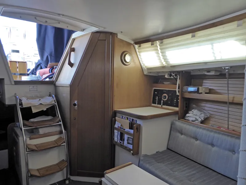 Salon Looking Aft