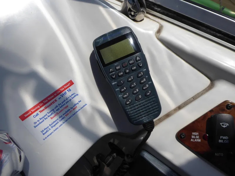 Helm VHF