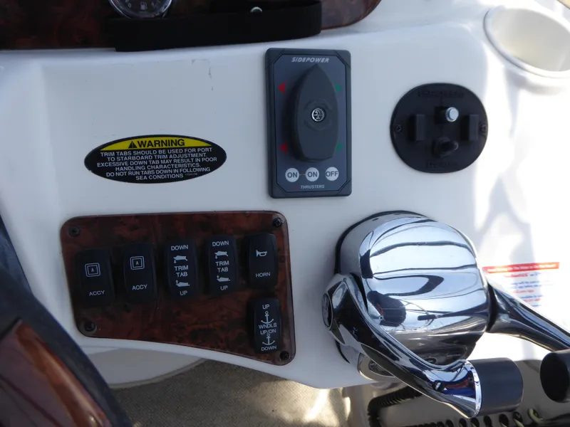 Electronic Controls / Thruster