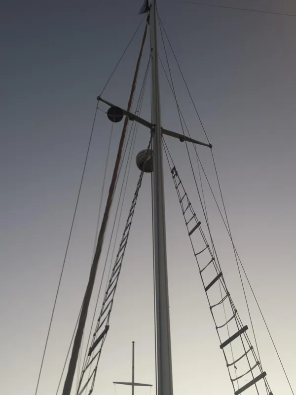 Mast with Radar, and Ladders