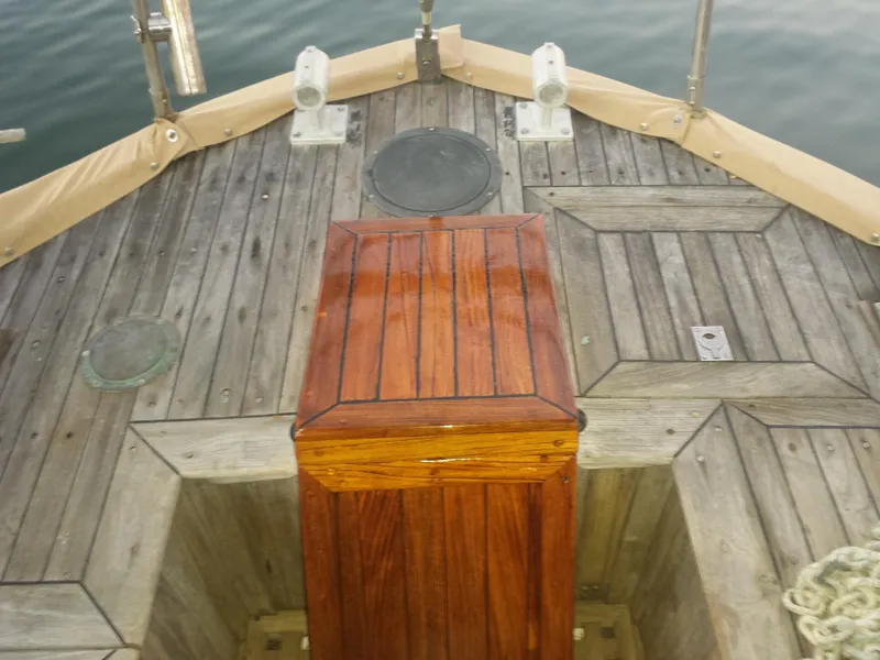 Captain's Seat, Teak Deck