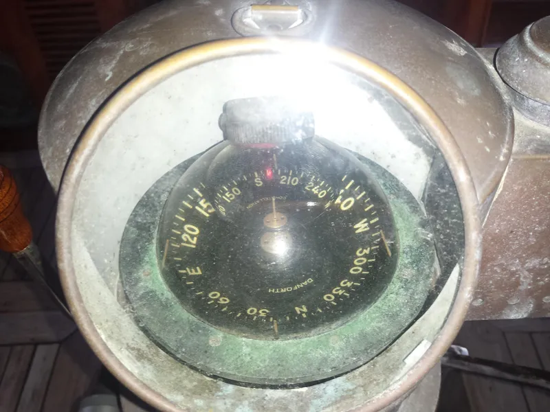 Oil lit Bronze Compass Benicle