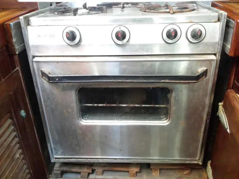3-Burner Propane Stove with Oven