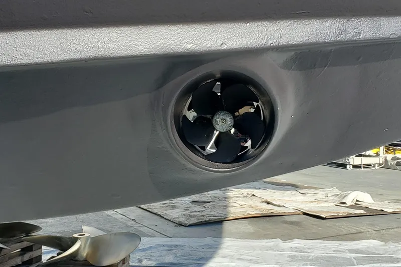 Close-up of a 2000 Silverton 42 Convertible boat's propeller and thruster.