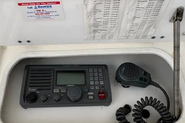 Marine radio equipment on a 2000 Silverton 42 Convertible boat.