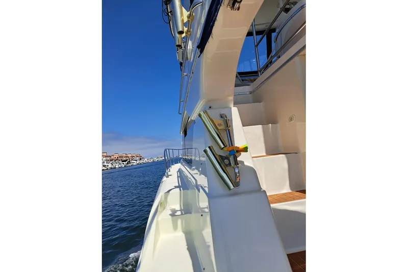 2000 Silverton 42 Convertible yacht cruising on a sunny day, showcasing sleek design.
