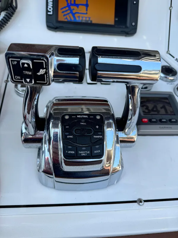 2007 Fountain 38 LX