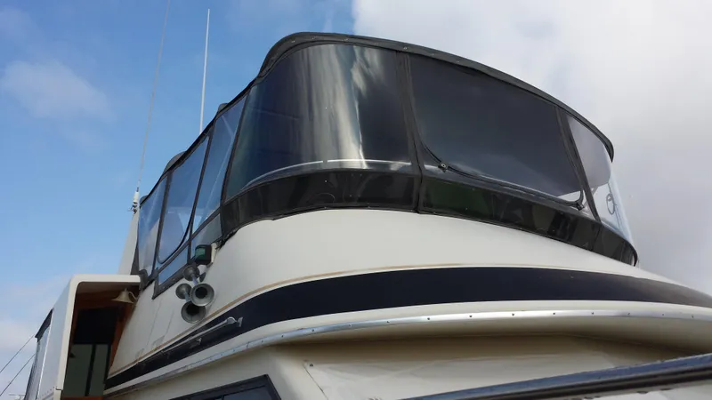 Fully Enclosed Flybridge Enclosure