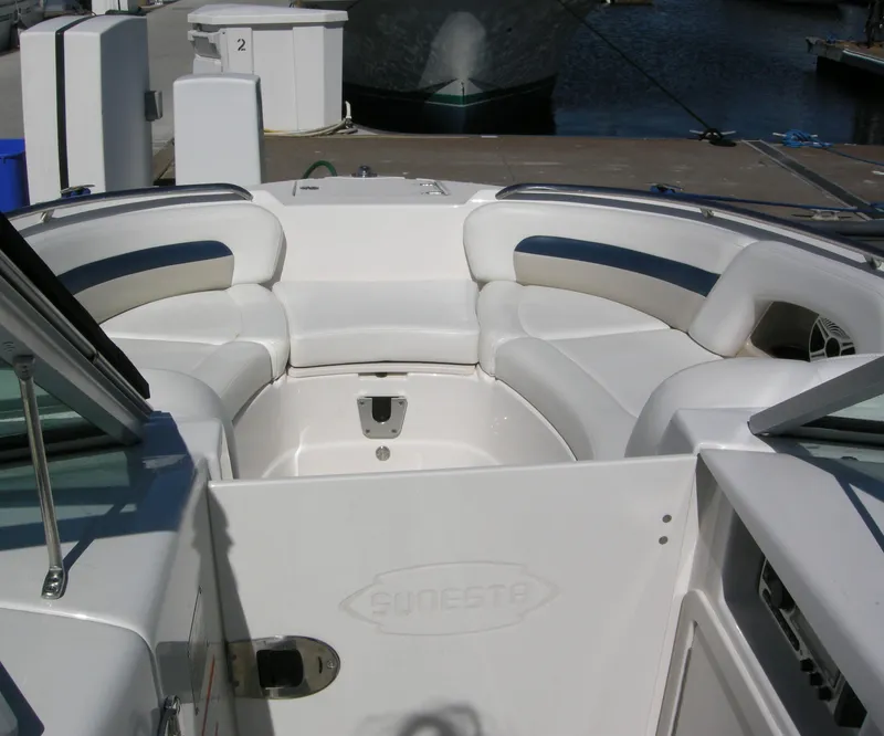 Bow seating