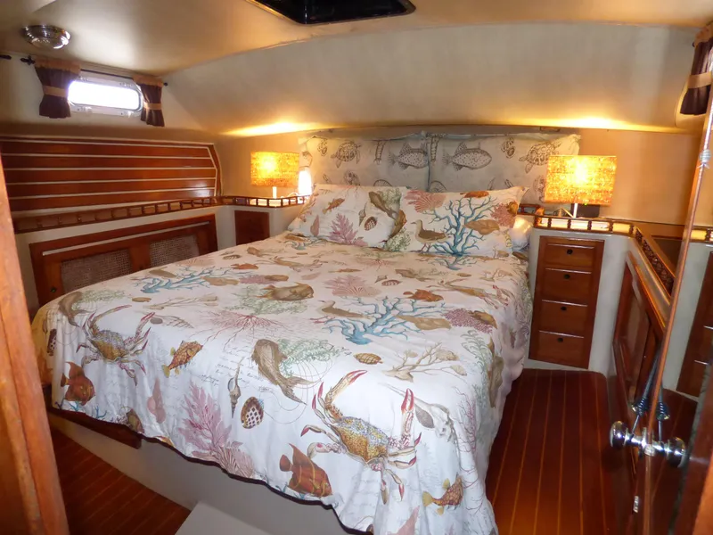 Owners cabin-aft