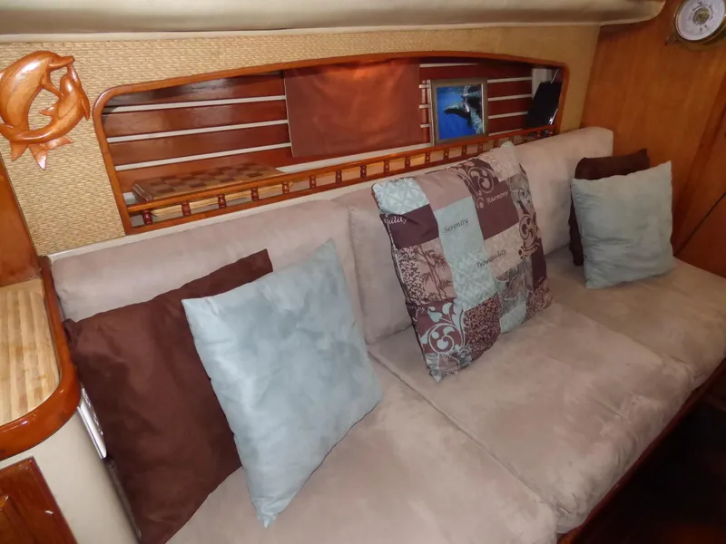 Port settee