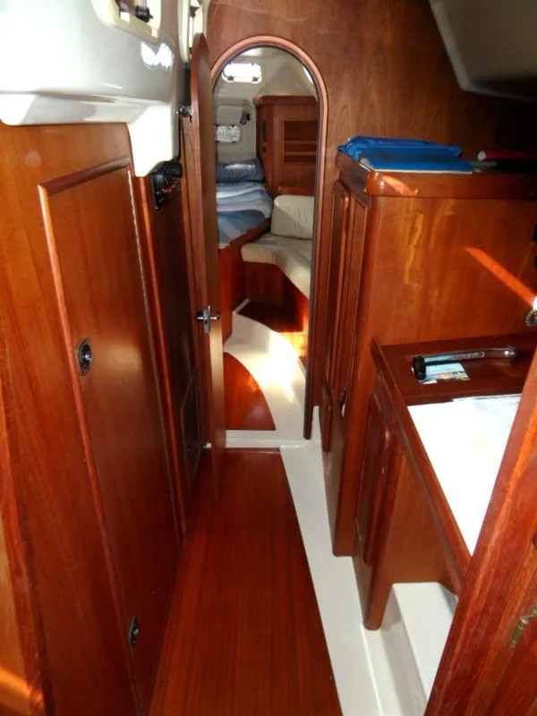 1990 Hunter Passage 42