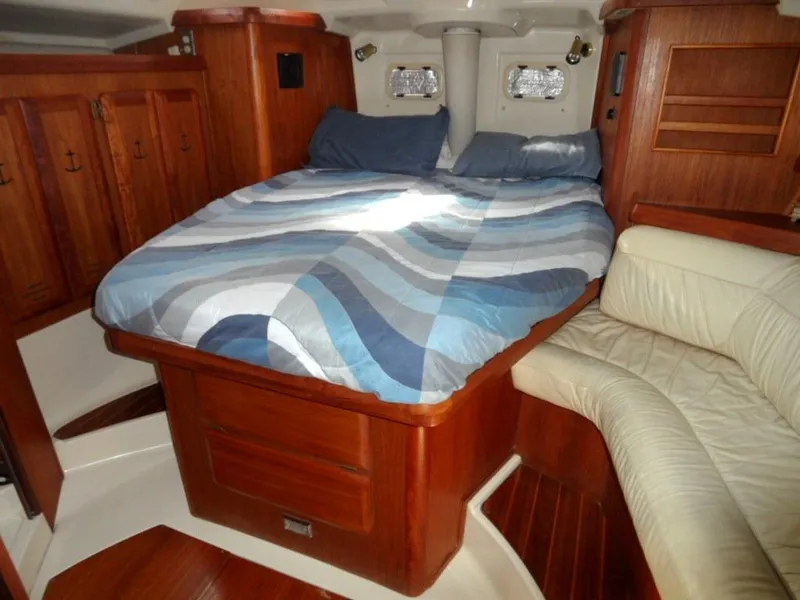1990 Hunter Passage 42