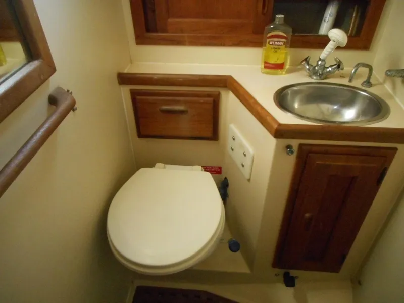 head w/ sink and shower