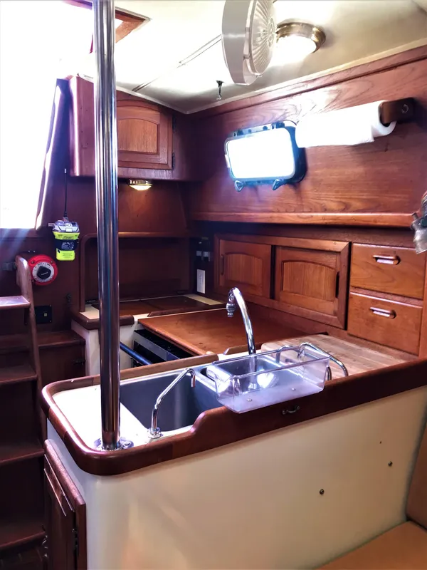 1989 Pacific Seacraft 34