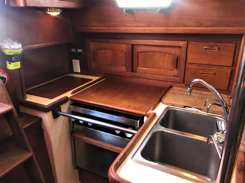1989 Pacific Seacraft 34