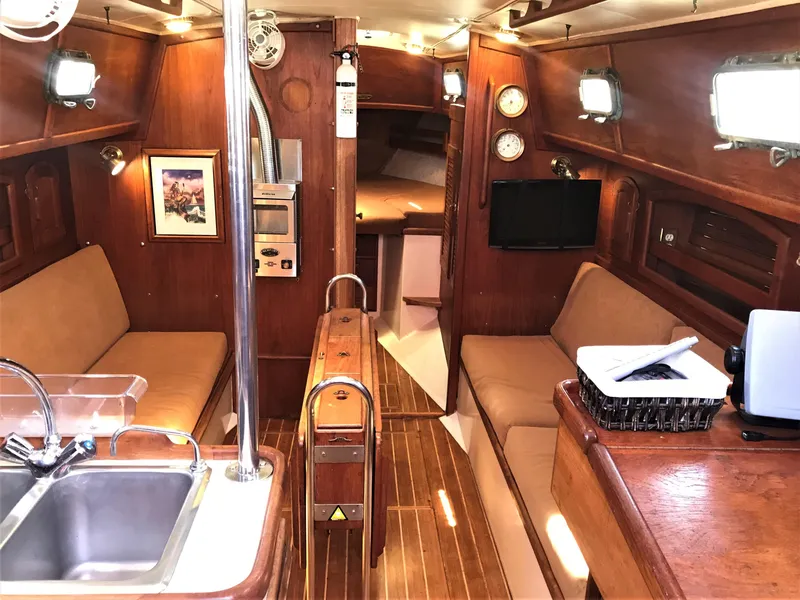 1989 Pacific Seacraft 34