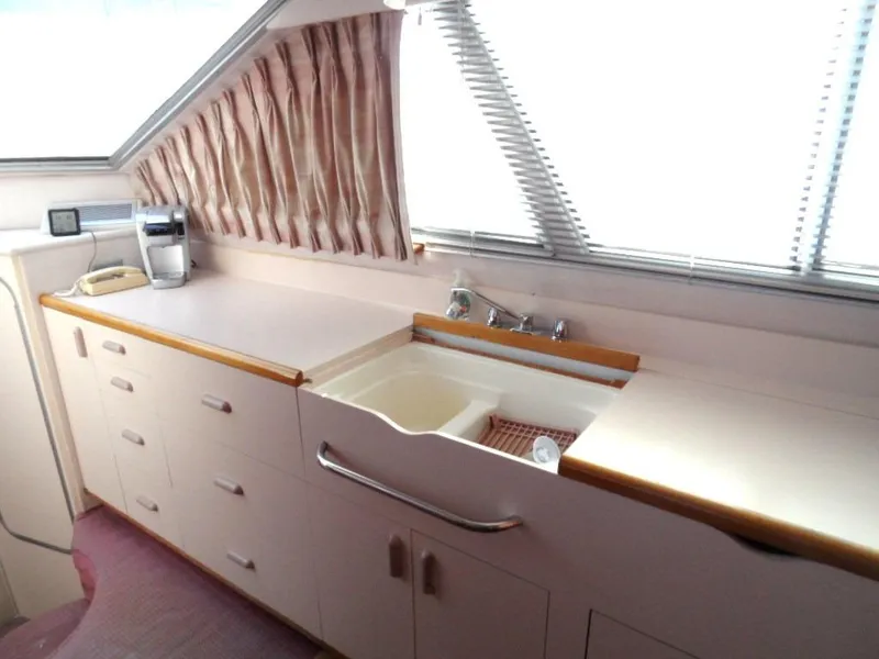 1989 Sea Ray 300 Sedan Bridge